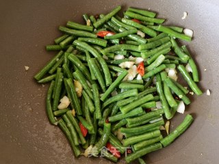 橄榄油炒豇豆的做法步骤：5
