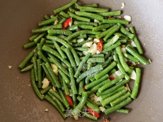 橄榄油炒豇豆的做法步骤：6