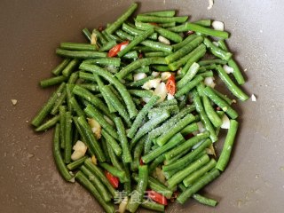 豇豆藜麦炒饭的做法步骤：5