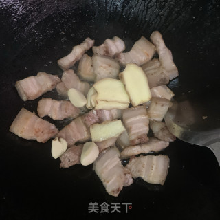 油豆腐焖五花肉的做法步骤：6