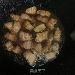 油豆腐焖五花肉的做法步骤：8