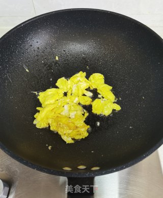 蘑菇炒鸡蛋的做法步骤：5