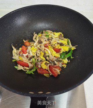 蘑菇炒鸡蛋的做法步骤：11
