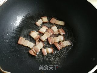 腊肉炒栀子花的做法步骤：3