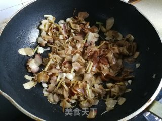 腊肉炒栀子花的做法步骤：5