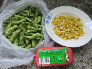 佐餐盐方玉米粒炒毛豆的做法步骤：1
