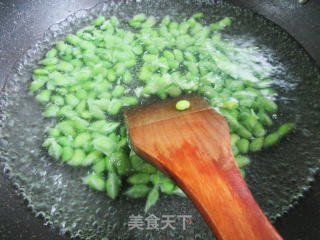 佐餐盐方玉米粒炒毛豆的做法步骤：4