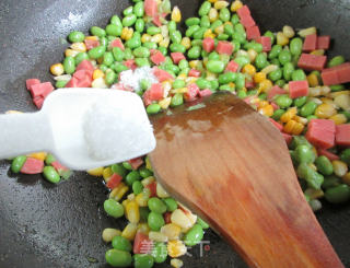 佐餐盐方玉米粒炒毛豆的做法步骤：7