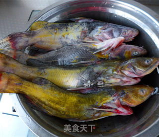 嘎鱼烧豆腐的做法步骤：1