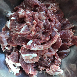 粉蒸牛肉的做法步骤：3
