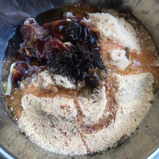 粉蒸牛肉的做法步骤：4