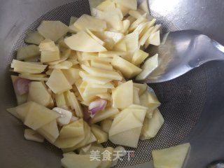 蚝油土豆片的做法步骤：2