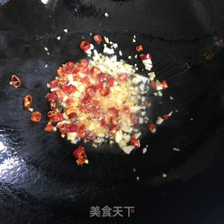 韭菜炒螺蛳肉的做法步骤：2