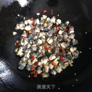 韭菜炒螺蛳肉的做法步骤：3