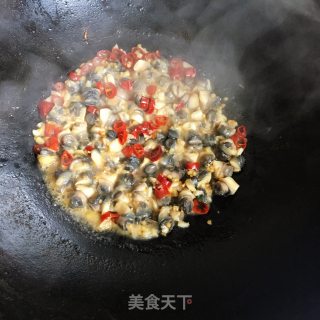 韭菜炒螺蛳肉的做法步骤：4