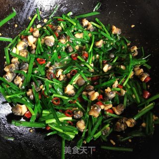 韭菜炒螺蛳肉的做法步骤：7