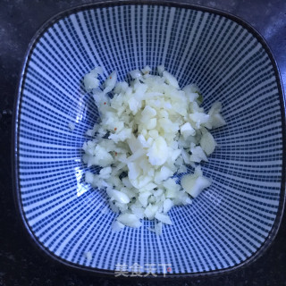 蒜头油炒茼蒿的做法步骤：3