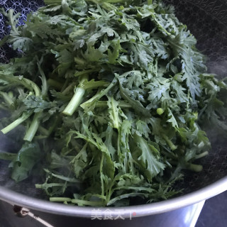 蒜头油炒茼蒿的做法步骤：6