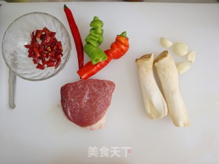 酱辣杏鲍菇牛肉粒❗️开胃下饭真过瘾的做法步骤：2