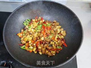 酱辣杏鲍菇牛肉粒❗️开胃下饭真过瘾的做法步骤：10