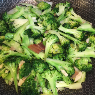 油渣蒜蓉炒西兰花的做法步骤：6