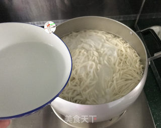 黄瓜火鸡酱拌面的做法步骤：10