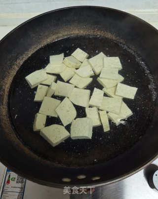 菠菜炒豆腐的做法步骤：2