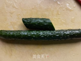 橄榄油炒黄瓜的做法步骤：1