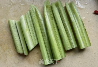 橄榄油炒黄瓜的做法步骤：2