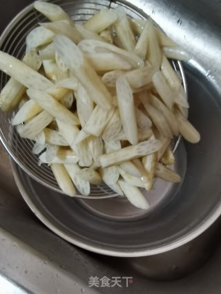 凉拌藕带的做法步骤：7