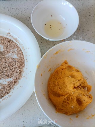 南瓜饼的做法步骤：1