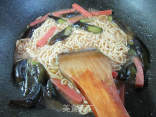 佐餐盐方茄子焖面的做法步骤：12