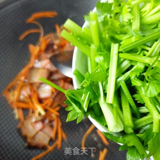 芹菜胡萝卜炒腊肉的做法步骤：14