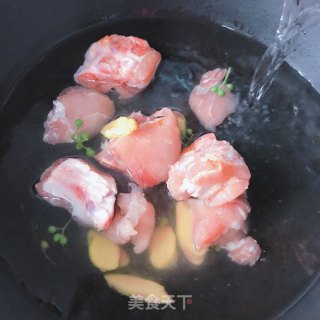 排骨青豆汤的做法步骤：4