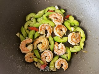 黄瓜虾仁炒藜麦饭的做法步骤：12