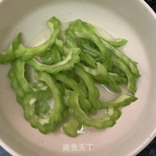 苦瓜肉末沙白汤的做法步骤：4