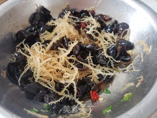 石花菜拌木耳的做法步骤：7