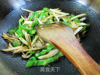 肉丝青椒炒茭白的做法步骤：10