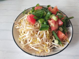 西红柿炒豆芽的做法步骤：1