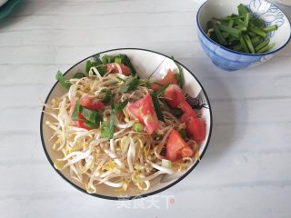 西红柿炒豆芽的做法步骤：2