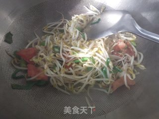 西红柿炒豆芽的做法步骤：3