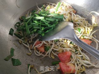 西红柿炒豆芽的做法步骤：4