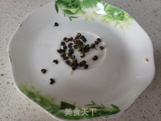 爆炒墨鱼仔的做法步骤：2