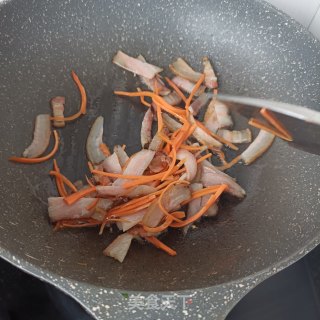 尖椒炒腊肉的做法步骤：5