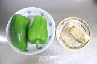 回锅肉炒青椒的做法步骤：1