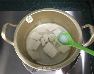 豆腐海带味噌汤的做法步骤：2
