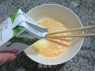 蜜豆牛奶鸡蛋布丁的做法步骤：3