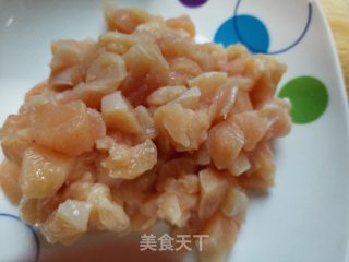 孜然鸡丁的做法步骤：1