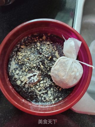 电饭煲卤猪脚的做法步骤：2