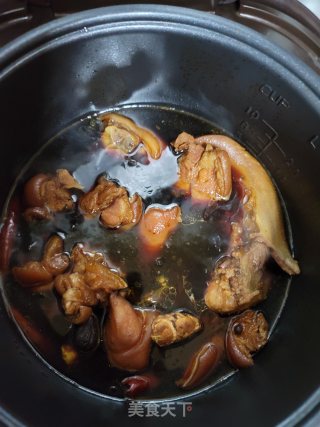 电饭煲卤猪脚的做法步骤：7